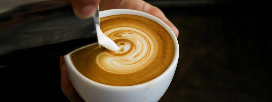 Latte Art auf einem Cappuccino