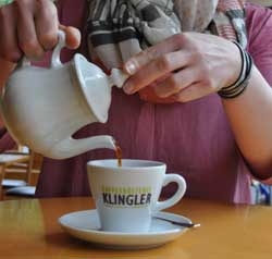 Filterkaffee stilvoll zubereiten in der Karlsbader Kanne