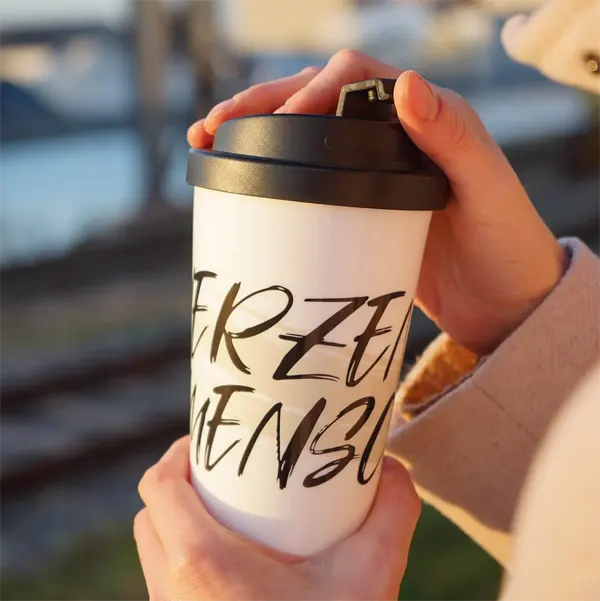 Mit dem bruchsicheren To Go Becher machen Sie Ihren Liebsten eine Freude.