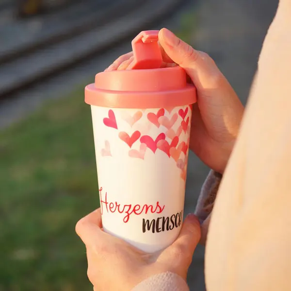 Mit dem bruchsicheren To Go Becher machen Sie Ihren Liebsten eine Freude.
