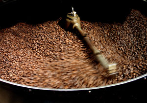 In unserer Kaffeerösterei 
                  werden die Espressobohnen mehrmals wöchentlich frisch geröstet.