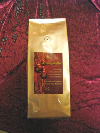 Frisch gerösteter Premiumkaffee für Ihre Weihnachtstafel. 100 % Arabica Festtagsmischung.