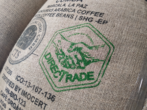 Kaffeesack mit Direct-Trade-Logo.