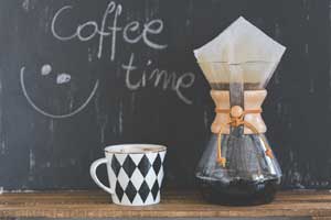 Kaffeezubereitung in der Chemex für perfekten Kaffeegenuss