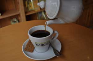 mit der Karlsbader Kanne gebrühter Papua Neu Guinea Kaffee